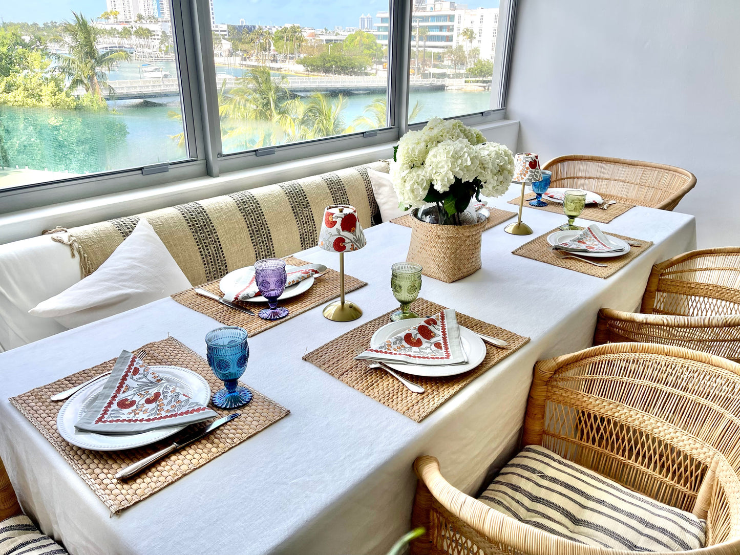 The Lola Napkins – Vibrant Floral Cotton Napkins for a Stylish Table Setting